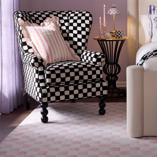 Rosy Checkered 8' x 10' Washable Rug